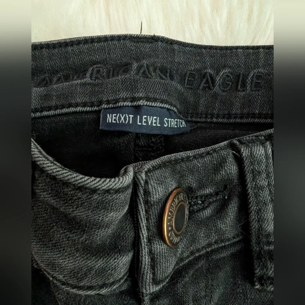 American Eagle Stretch Black Wash Denim Raw Hem Distressed Skinny Jeans - Picture 3 of 6